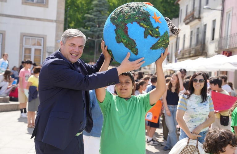 Dia Mundial do Ambiente assinalado com marcha de estudantes