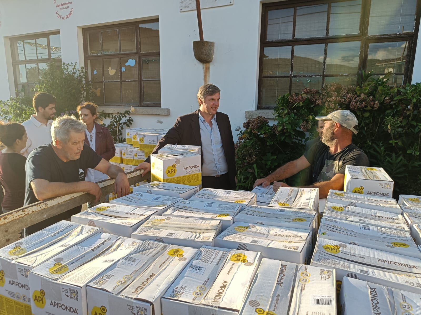 Entrega Alimentos para Abelhas