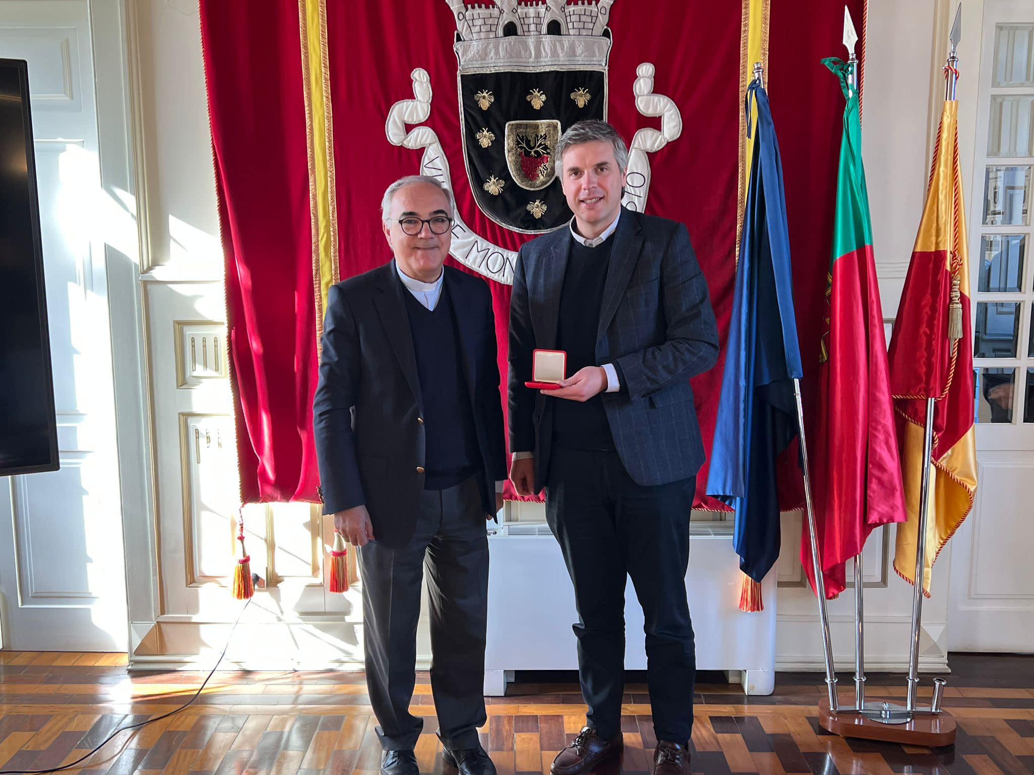 Bispo da Diocese de Vila Real entrega medalha comemorativa da Jornada Mundial da Juventude ao Município de Mondim de Basto